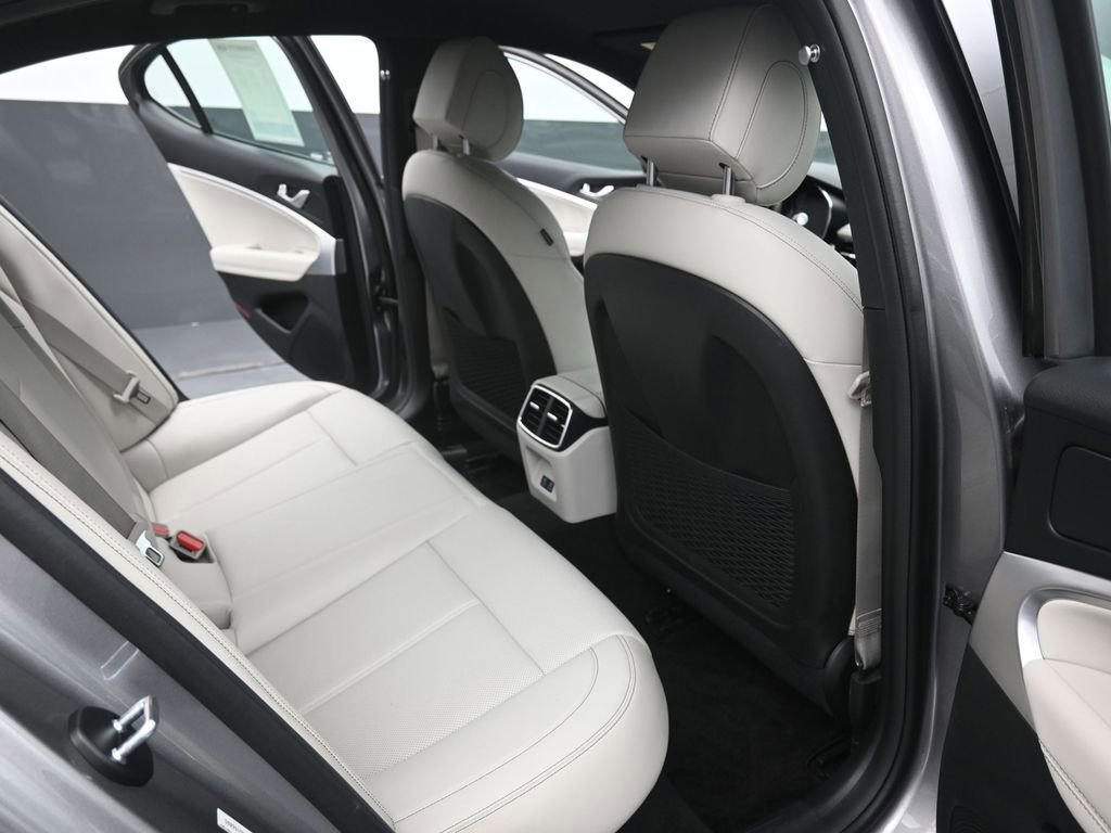 Used 2025 Genesis G70 2.5T image 18