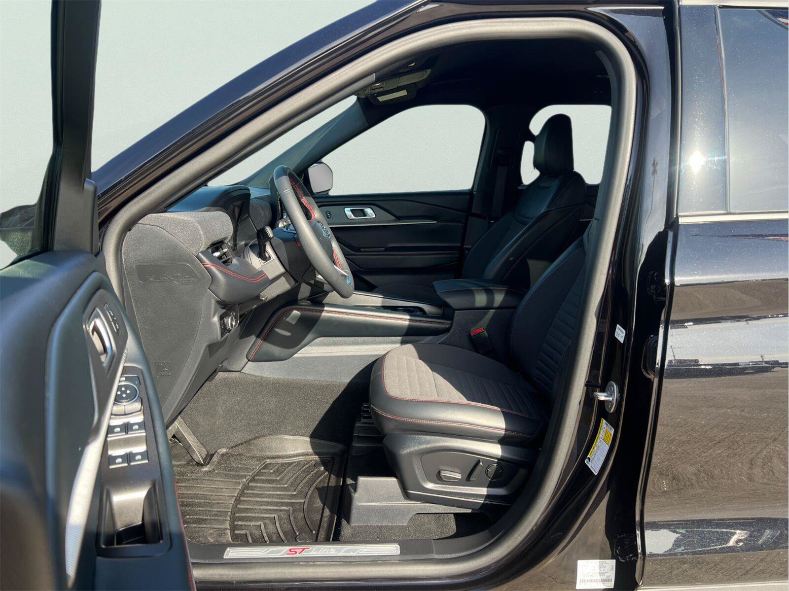 Certified 2026 Ford Explorer ST-Line w/ ST-Line Street Pack RWD image 17