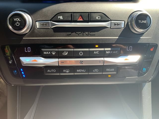 Certified 2020 Ford Explorer Platinum w/ Premium Technology Package AWD/4WD image 35
