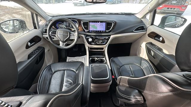 Used 2022 Chrysler Pacifica Limited image 18