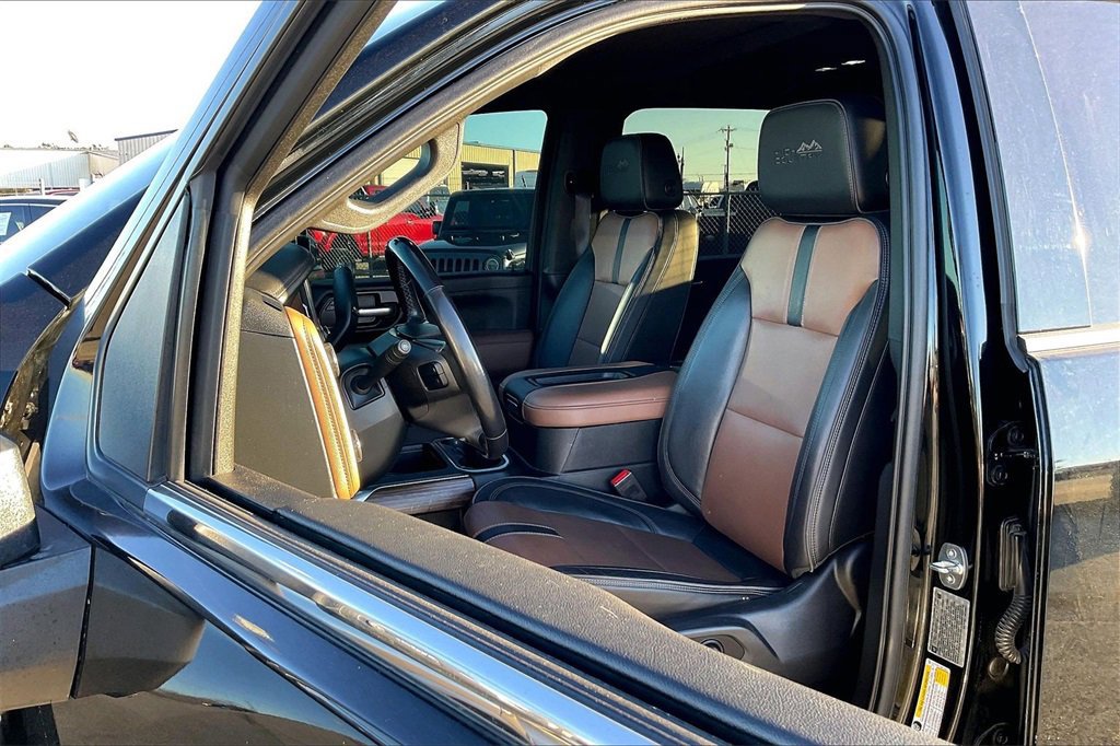 Used 2021 Chevrolet Silverado 2500 High Country w/ Z71 Off-Road Package image 18