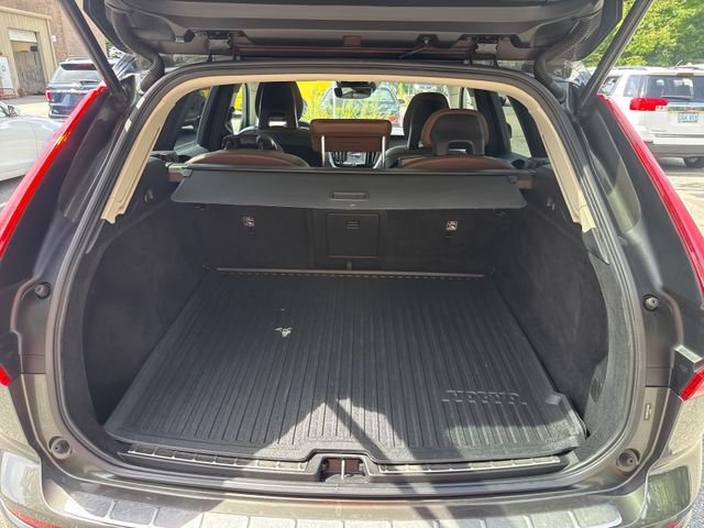 Used 2018 Volvo XC60 T5 Momentum w/ Vision Package AWD/4WD image 14