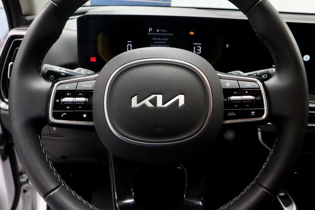Used 2025 Kia Sorento S image 33