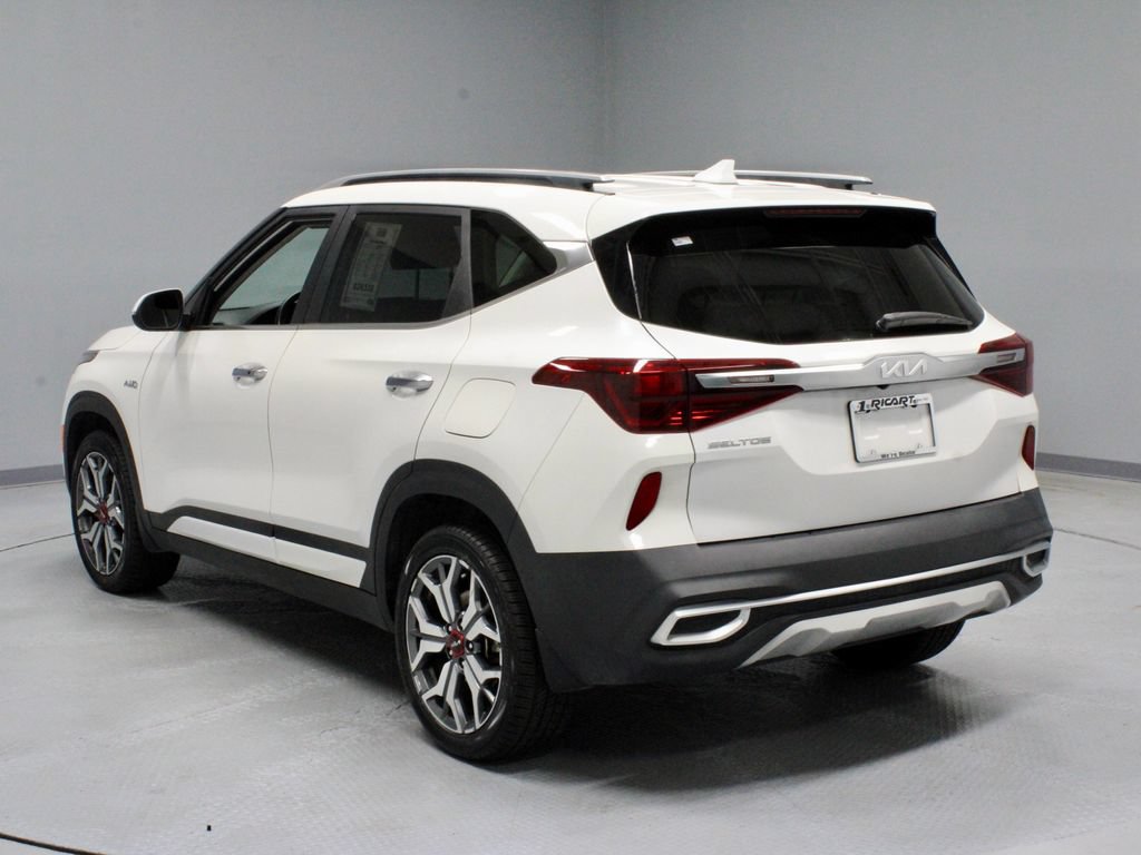 Used 2023 Kia Seltos SX w/ SX Sunroof Package AWD/4WD image 11