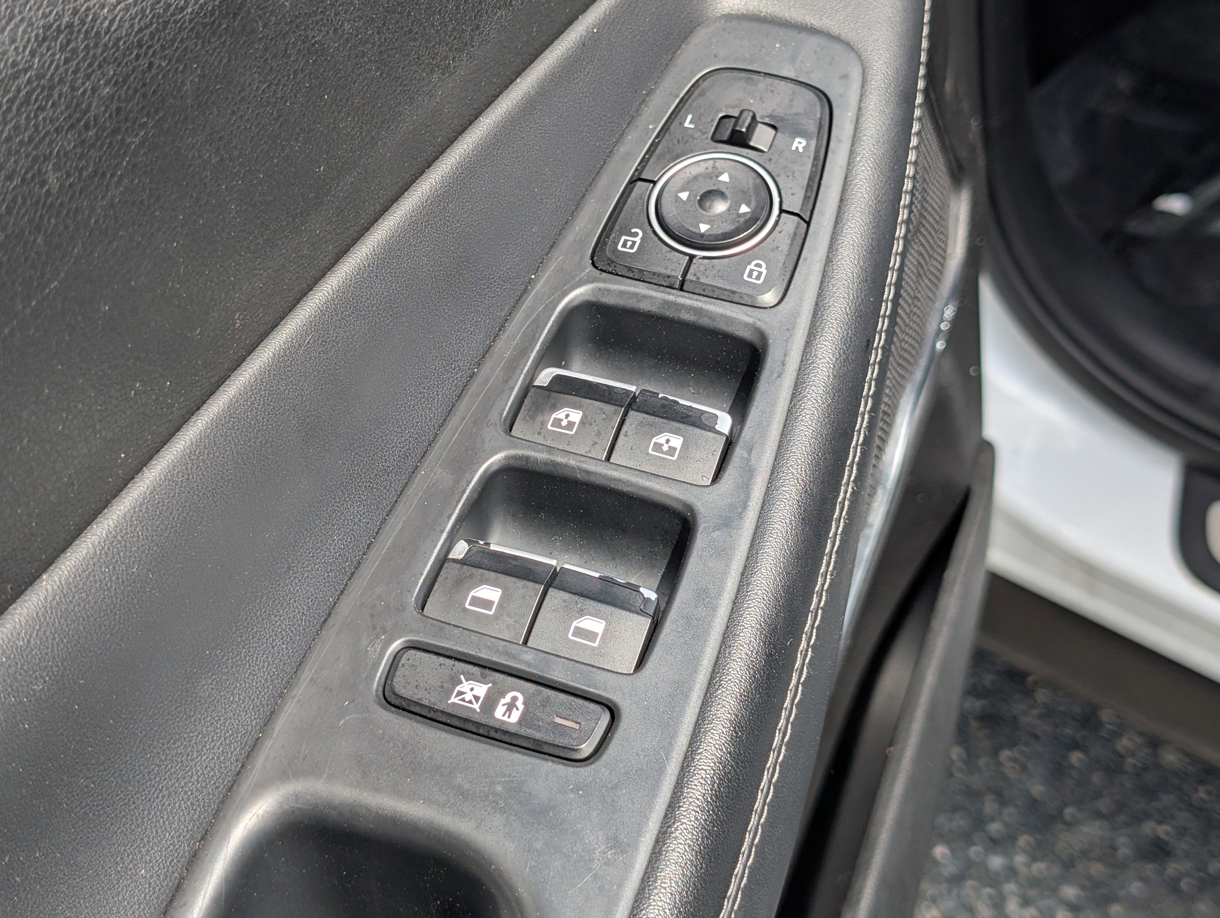 Used 2019 Hyundai Santa Fe Limited FWD image 19