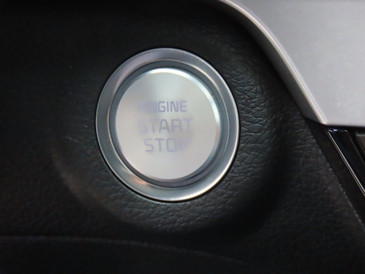 Used 2024 Kia Telluride EX w/ EX Captain's Chair Package image 30