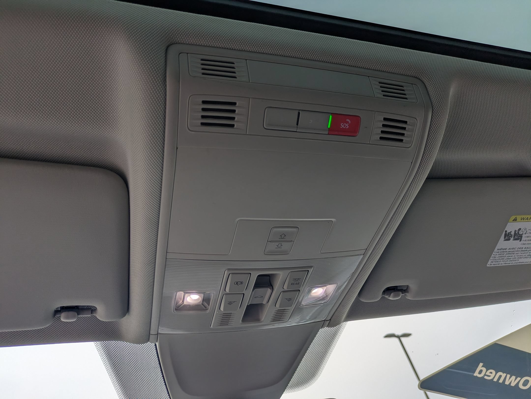 Used 2024 Volkswagen Tiguan SE w/ Panoramic Sunroof Package AWD/4WD image 26