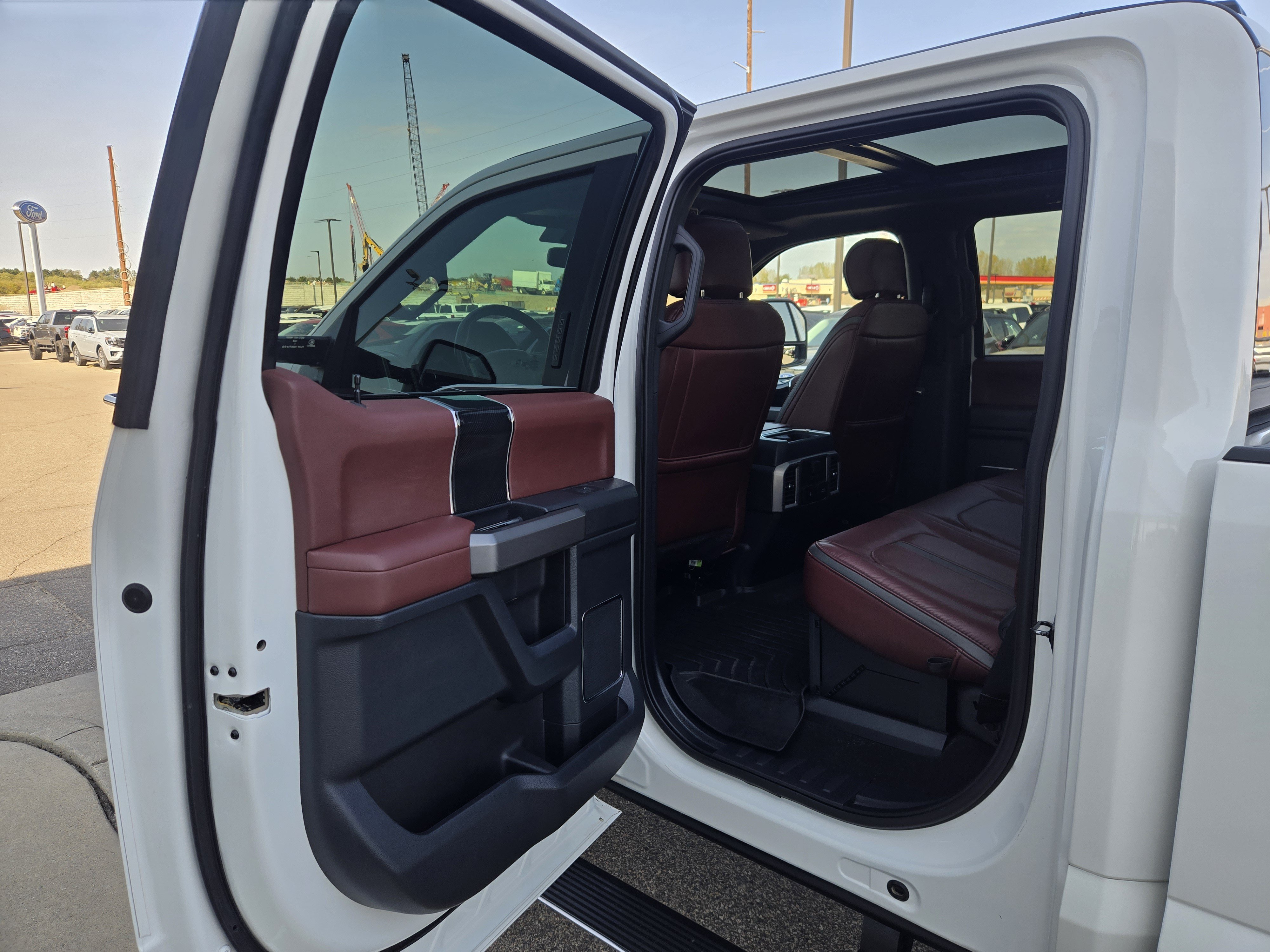 Certified 2022 Ford F250 Platinum w/ FX4 Off-Road Package AWD/4WD image 12