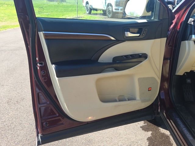 Used 2018 Toyota Highlander Limited FWD image 27