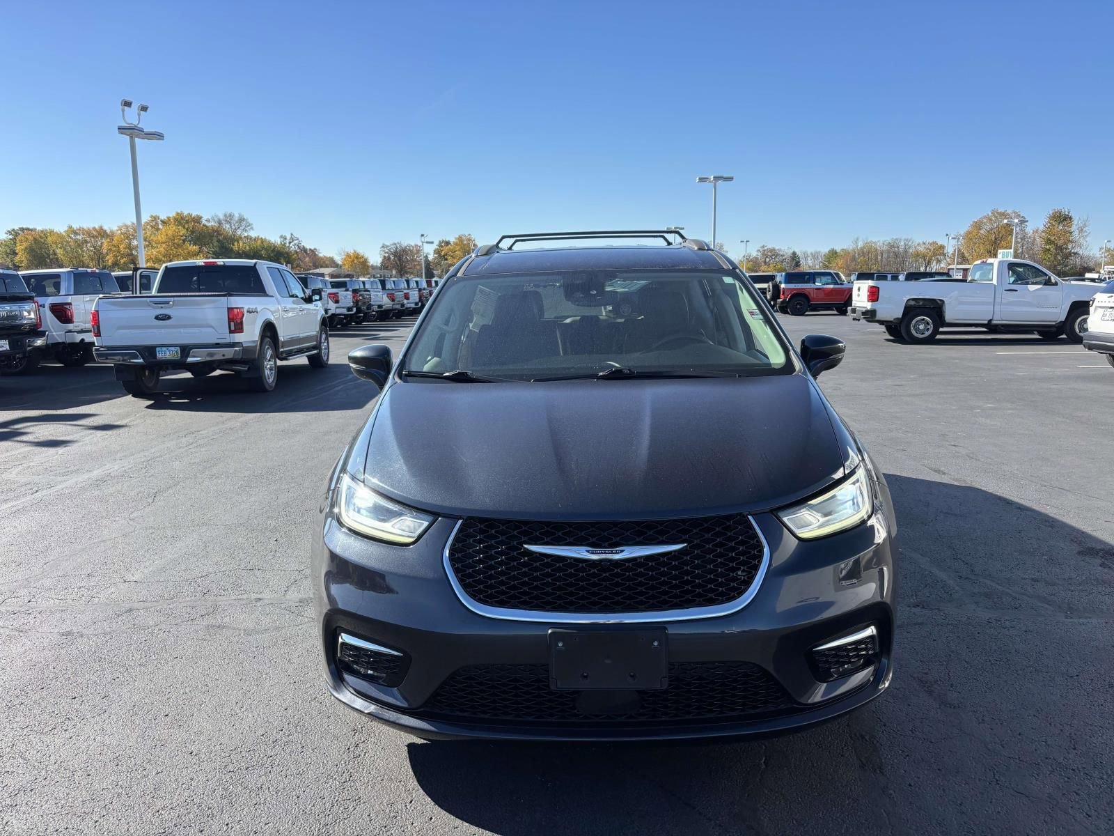 Used 2021 Chrysler Pacifica Touring-L image 2