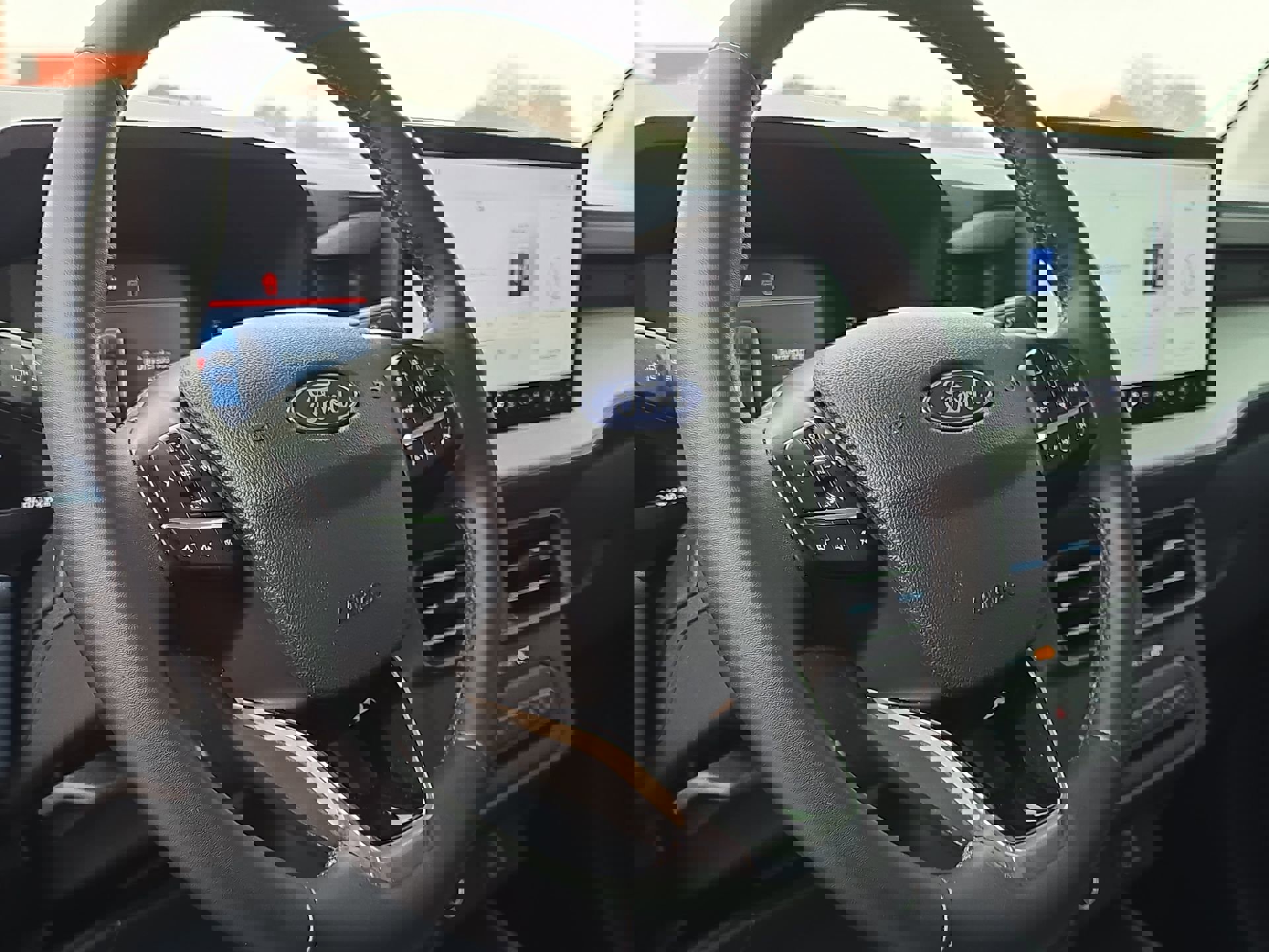 Certified 2025 Ford Maverick XLT w/ XLT Luxury Package image 15