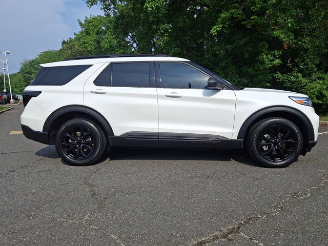 Certified 2023 Ford Explorer XLT w/ Equipment Group 202A AWD/4WD image 12