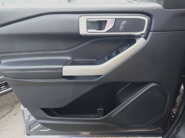 Certified 2021 Ford Explorer XLT w/ Equipment Group 202A AWD/4WD image 15