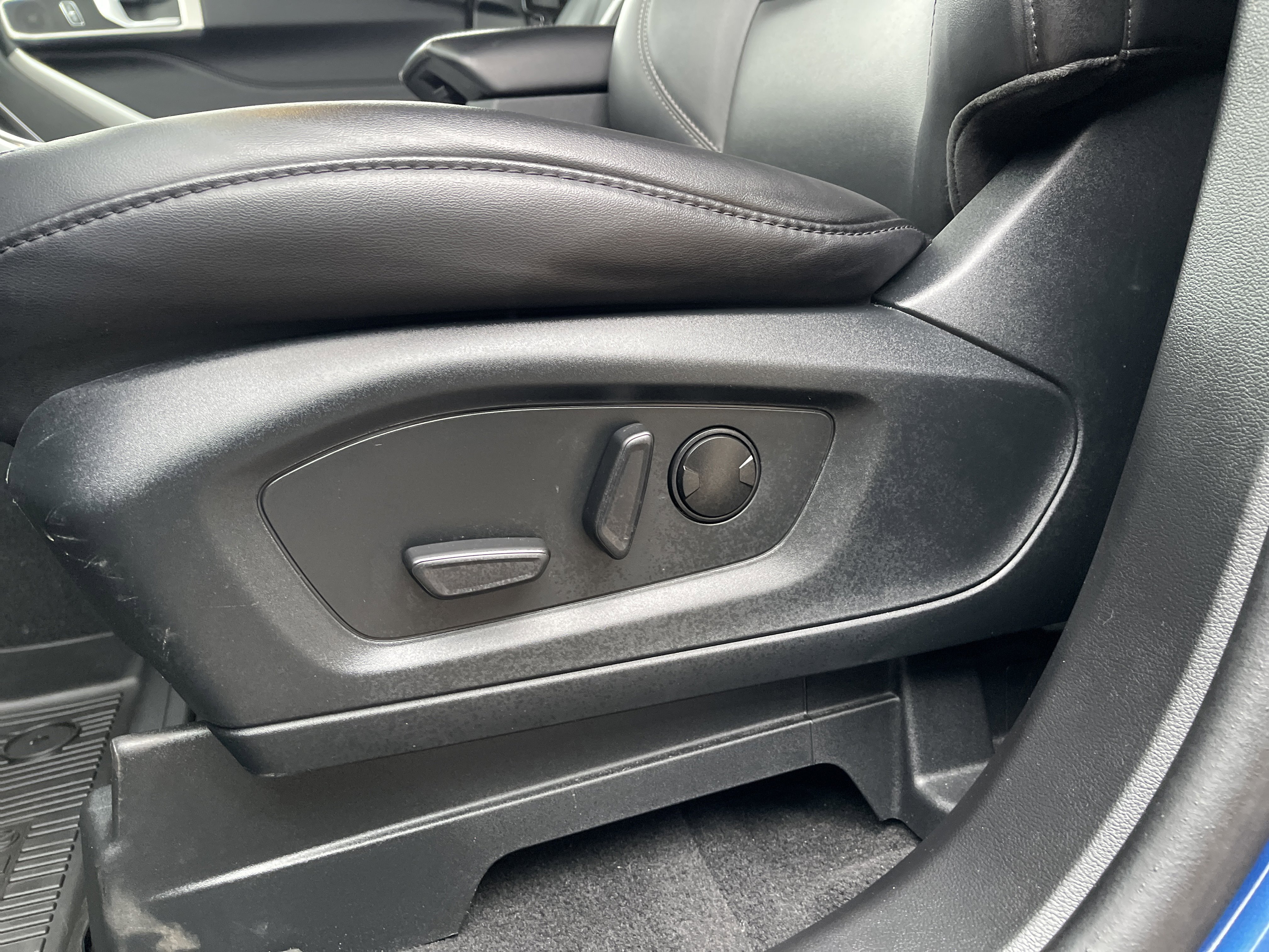 Certified 2023 Ford Explorer XLT w/ Equipment Group 202A image 14