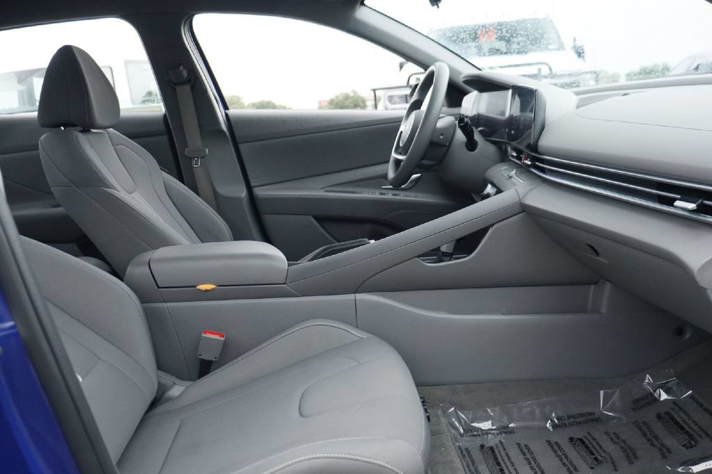 Used 2024 Hyundai Elantra SEL FWD image 16