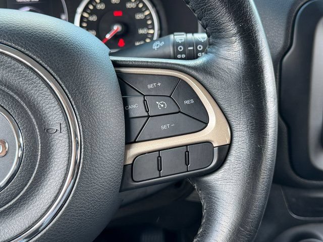 Used 2017 Jeep Renegade Latitude AWD/4WD image 36