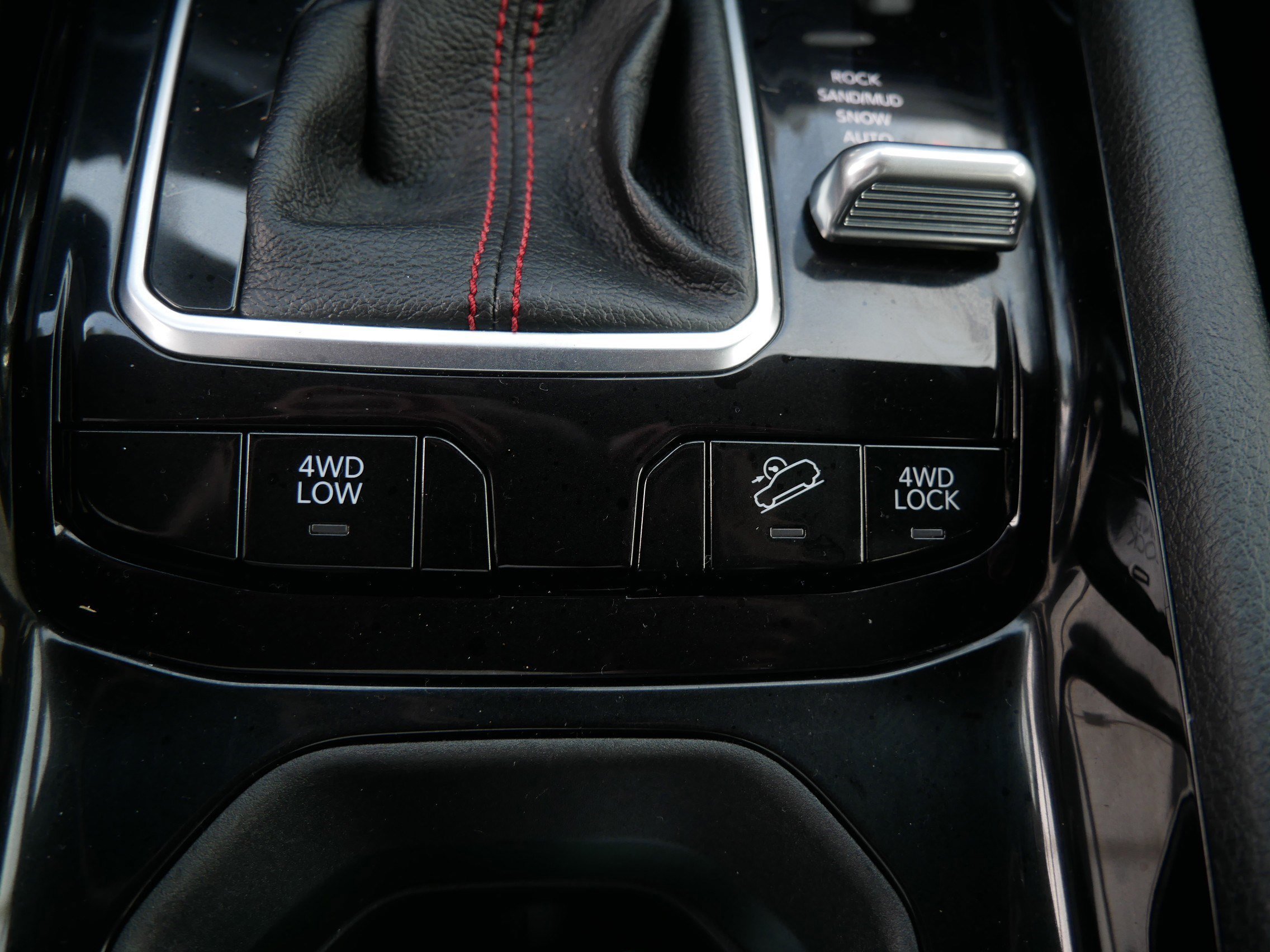 Used 2024 Jeep Compass Trailhawk image 29