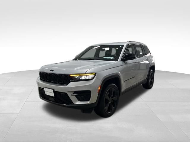 Used 2023 Jeep Grand Cherokee Altitude image 7