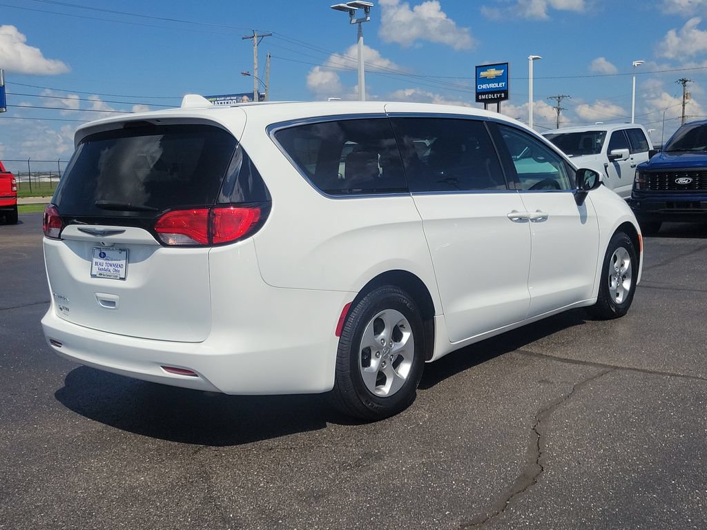 Used 2017 Chrysler Pacifica LX w/ Tire & Wheel Group FWD image 4