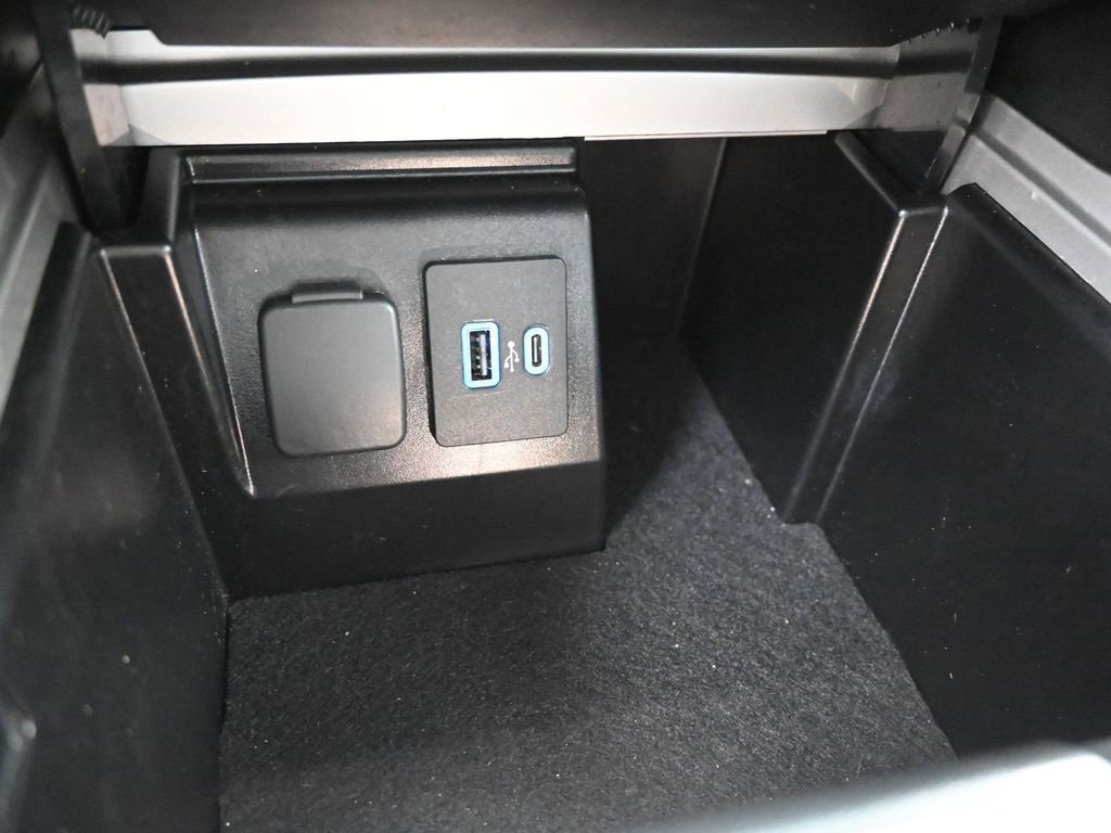 Certified 2022 Ford Explorer XLT w/ Equipment Group 202A image 29