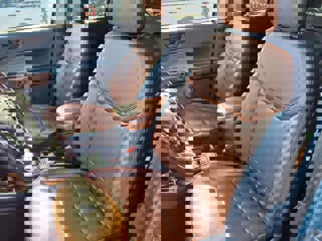 Certified 2022 Ford Maverick Lariat w/ Lariat Luxury Package image 6