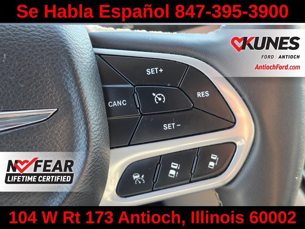 Used 2023 Chrysler Pacifica Touring-L FWD image 35