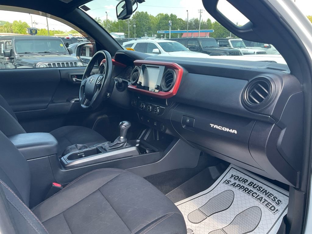 Used 2017 Toyota Tacoma TRD Sport RWD image 11