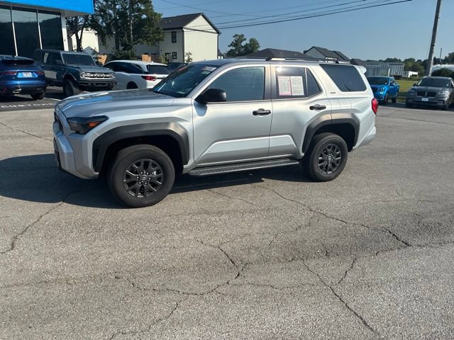 Used 2025 Toyota 4Runner SR5 AWD/4WD image 15