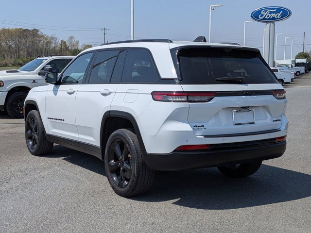 Used 2023 Jeep Grand Cherokee Limited w/ Luxury Tech Group II AWD/4WD image 6