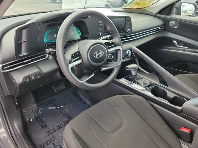 Used 2025 Hyundai Elantra Hybrid FWD image 21