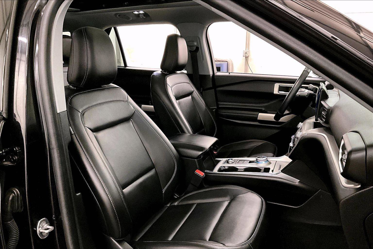 Certified 2022 Ford Explorer XLT w/ Equipment Group 202A image 7