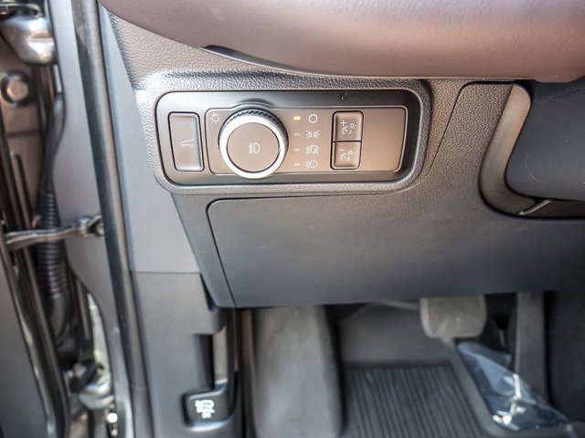 Certified 2025 Ford Explorer Platinum image 27