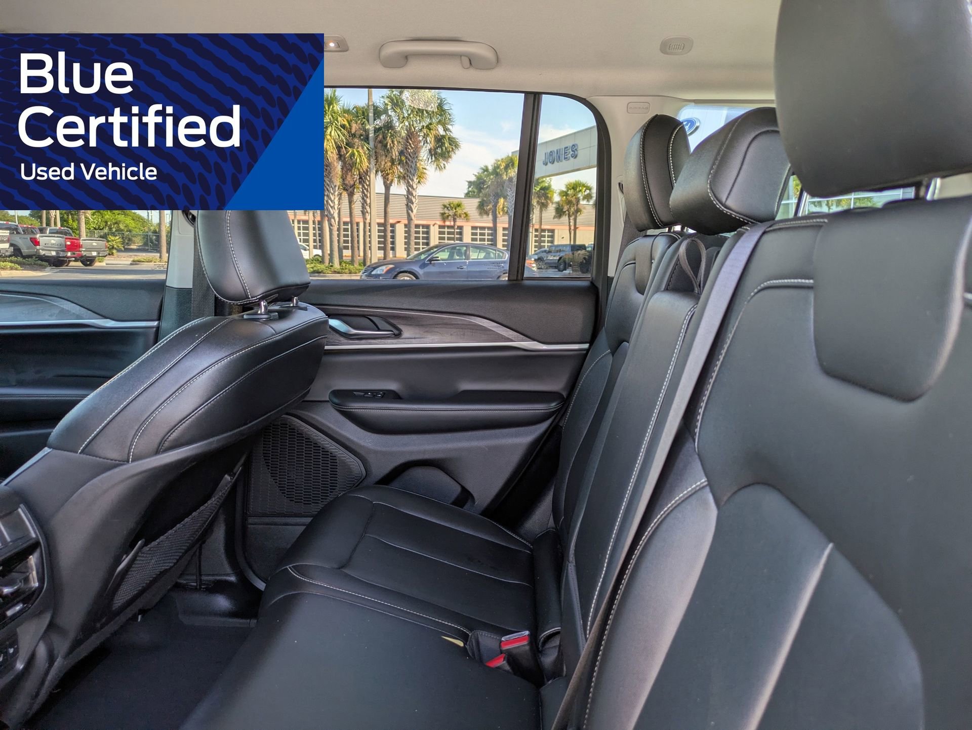 Used 2023 Jeep Grand Cherokee Limited AWD/4WD image 17