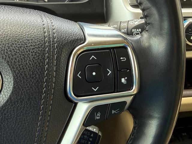 Used 2019 Toyota Highlander Limited Platinum AWD/4WD image 16