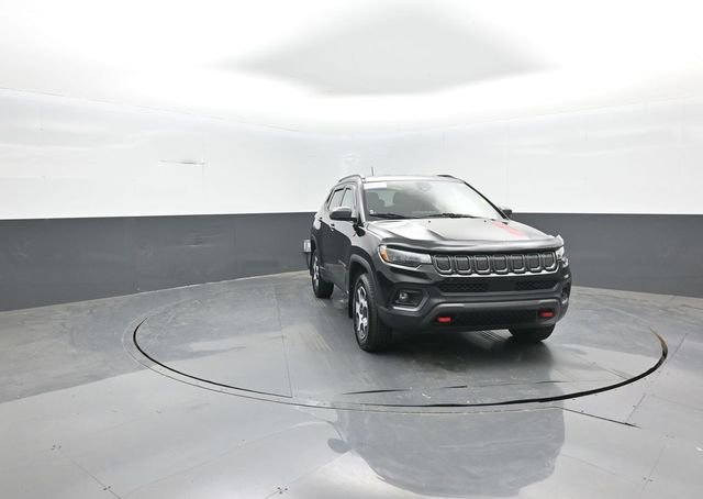 Used 2022 Jeep Compass Trailhawk w/ Trailhawk Convenience Group AWD/4WD image 2