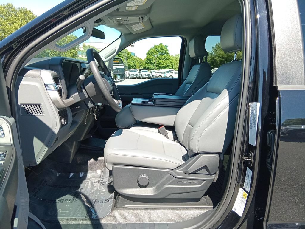 Certified 2025 Ford F350 XL w/ XL Chrome Package AWD/4WD image 17