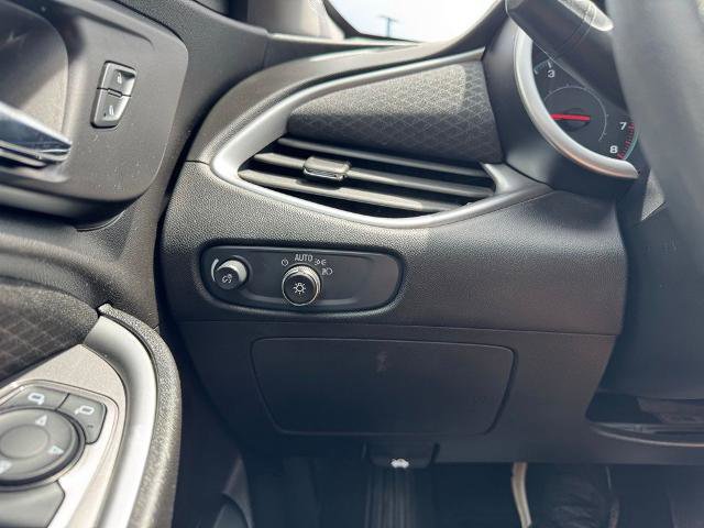 Used 2025 Chevrolet Malibu LT FWD image 21