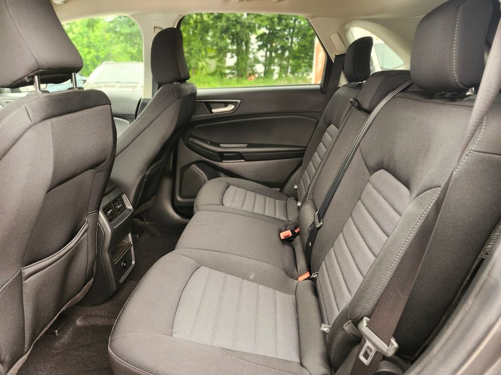 Certified 2022 Ford Edge SE w/ Black Appearance Package AWD/4WD image 16