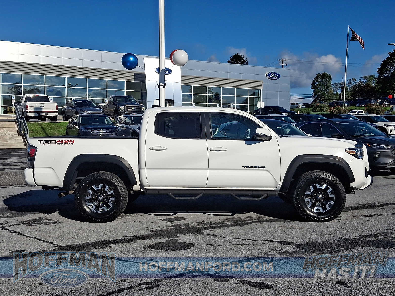Used 2023 Toyota Tacoma TRD Off-Road w/ Technology Package AWD/4WD image 7