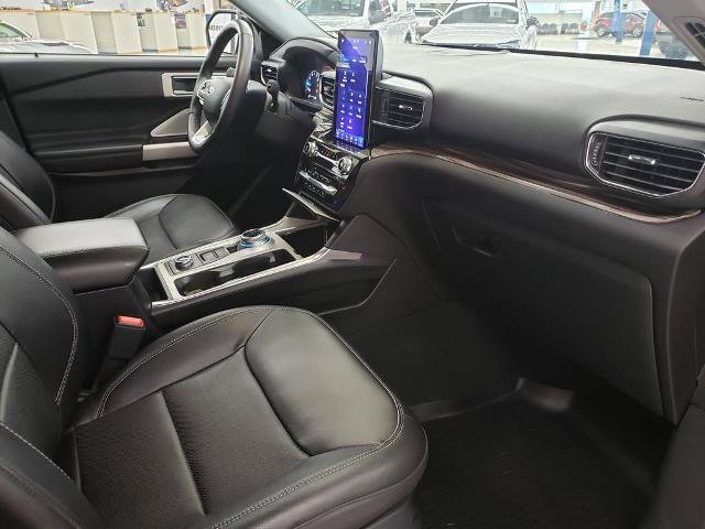 Certified 2023 Ford Explorer Limited w/ Limited Technology Package AWD/4WD image 19