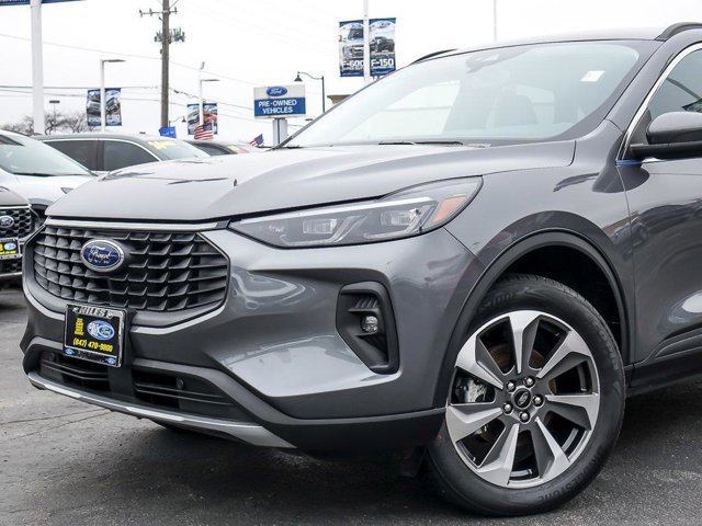 Certified 2025 Ford Escape Platinum AWD/4WD image 2