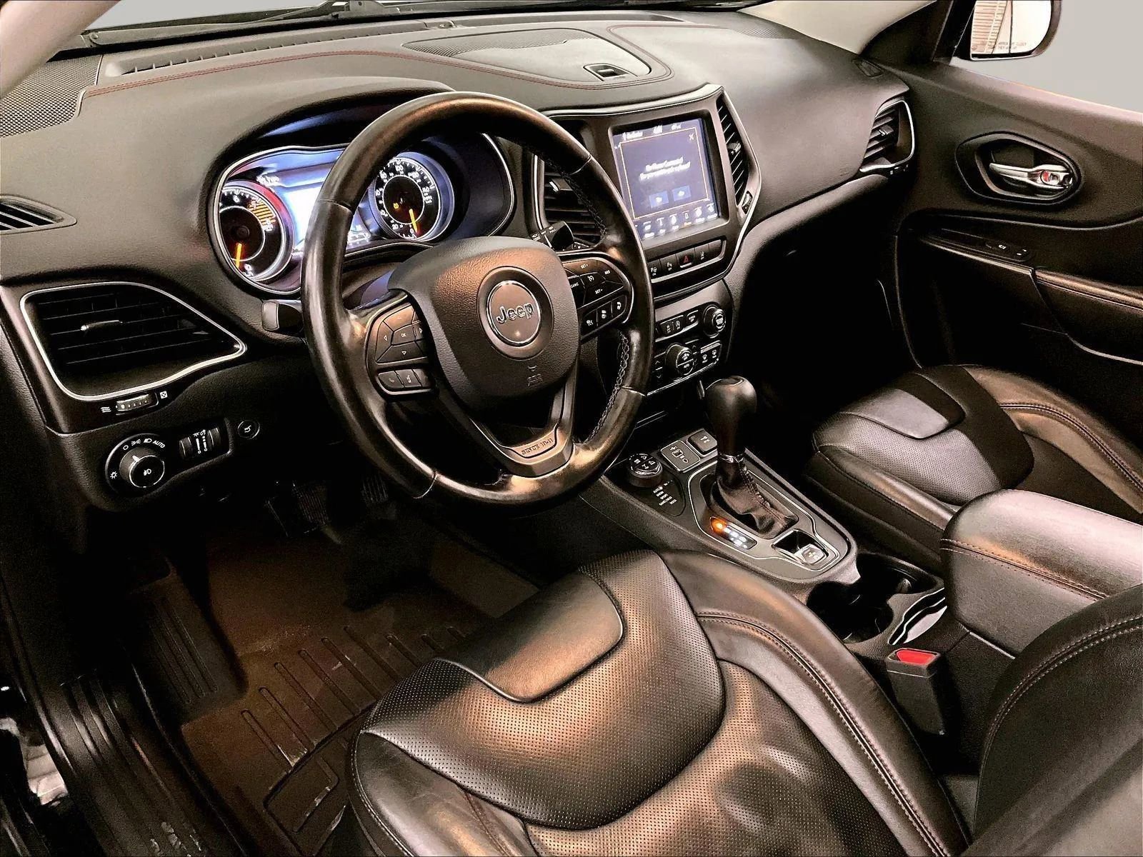 Used 2020 Jeep Cherokee Trailhawk AWD/4WD image 12