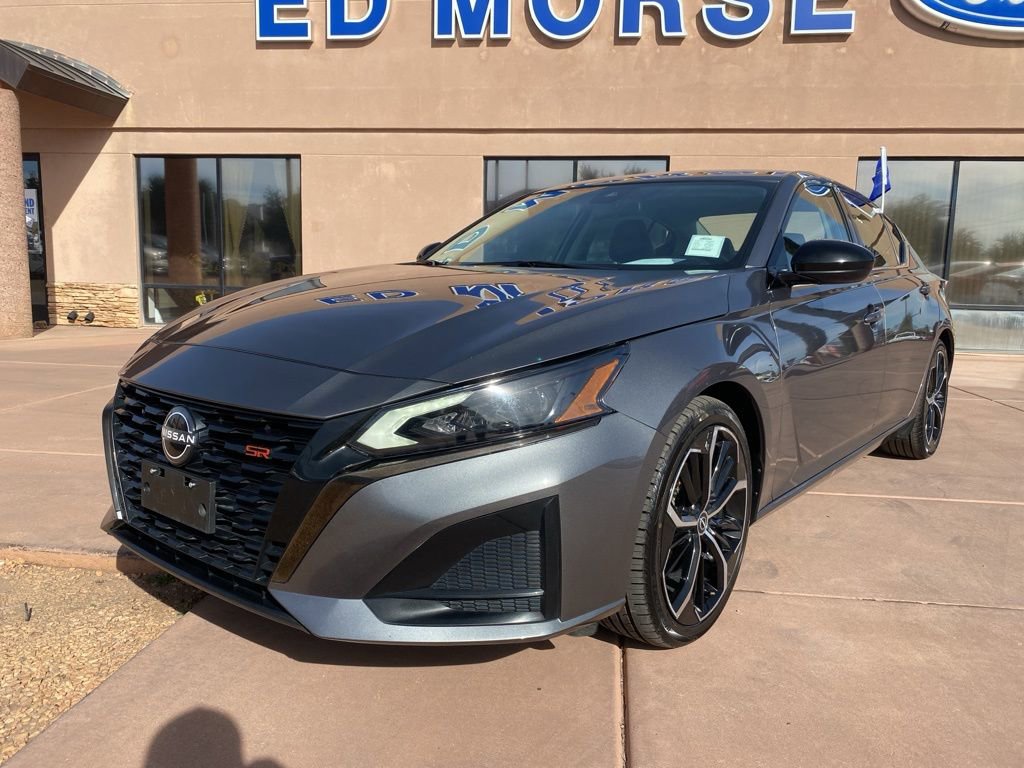 Used 2024 Nissan Altima 2.5 SR image 2