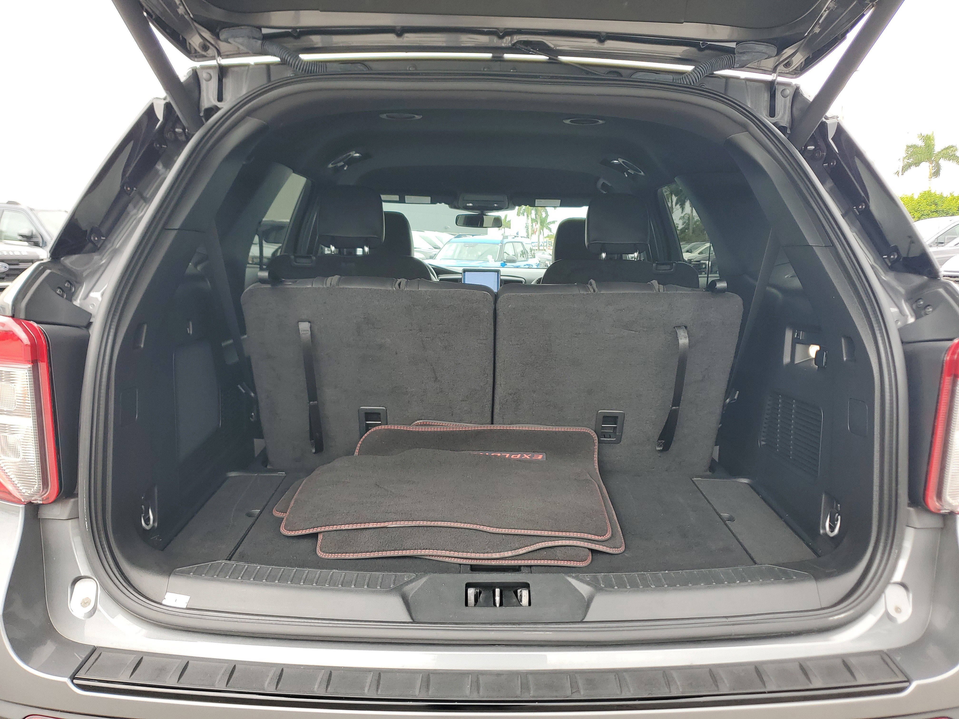 Certified 2023 Ford Explorer ST-Line w/ Class IV Trailer Tow Package image 16