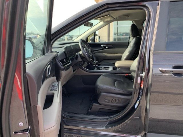 Used 2025 Kia Carnival image 9