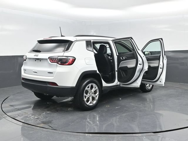 Used 2024 Jeep Compass Latitude AWD/4WD image 26