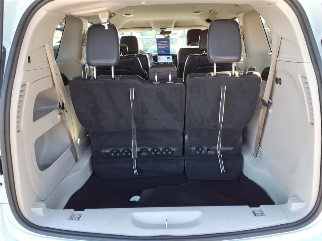 Used 2022 Chrysler Pacifica Touring-L image 26