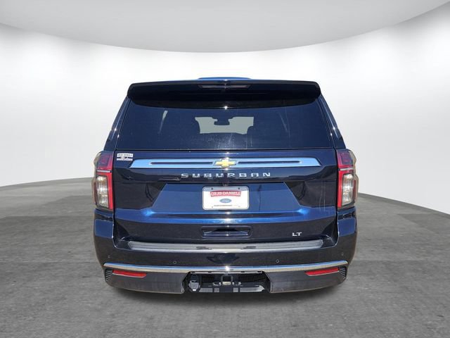 Used 2024 Chevrolet Suburban LT image 3