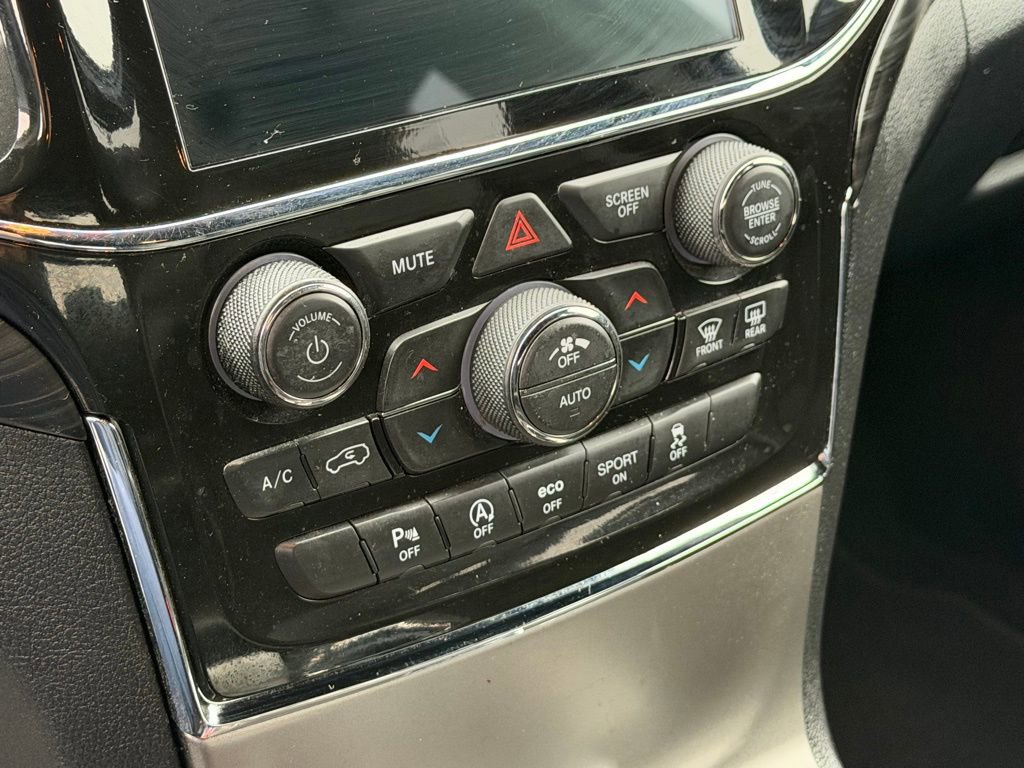 Used 2021 Jeep Grand Cherokee Laredo X image 5