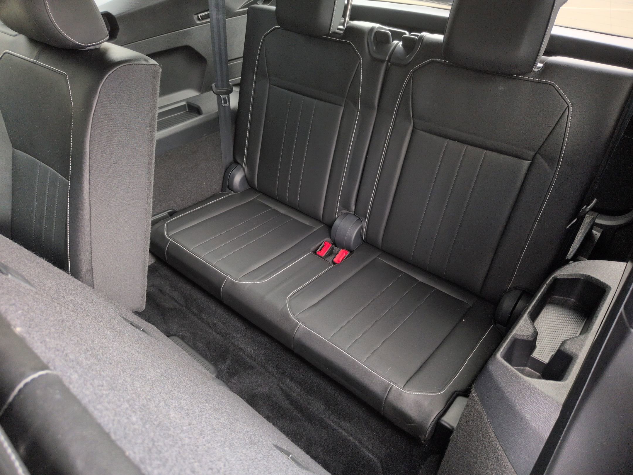 Used 2023 Volkswagen Tiguan SE R-Line FWD image 31